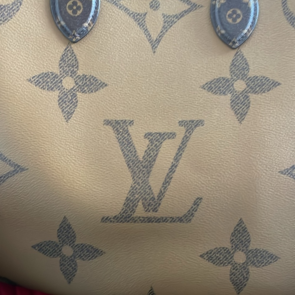 Large Louis Vuitton on the go purse - Picture 3 of 10